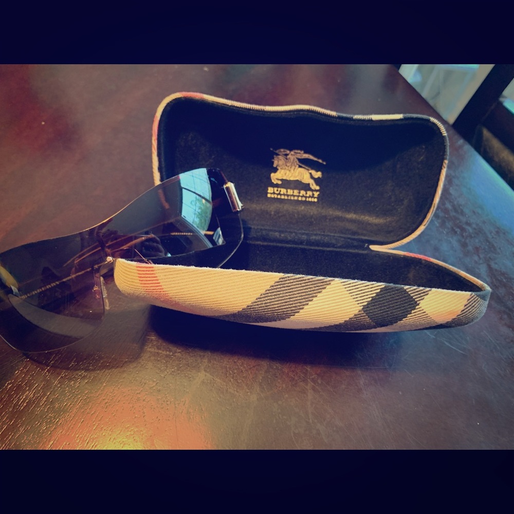 Burberry. 🕶🛍💞 final reduction